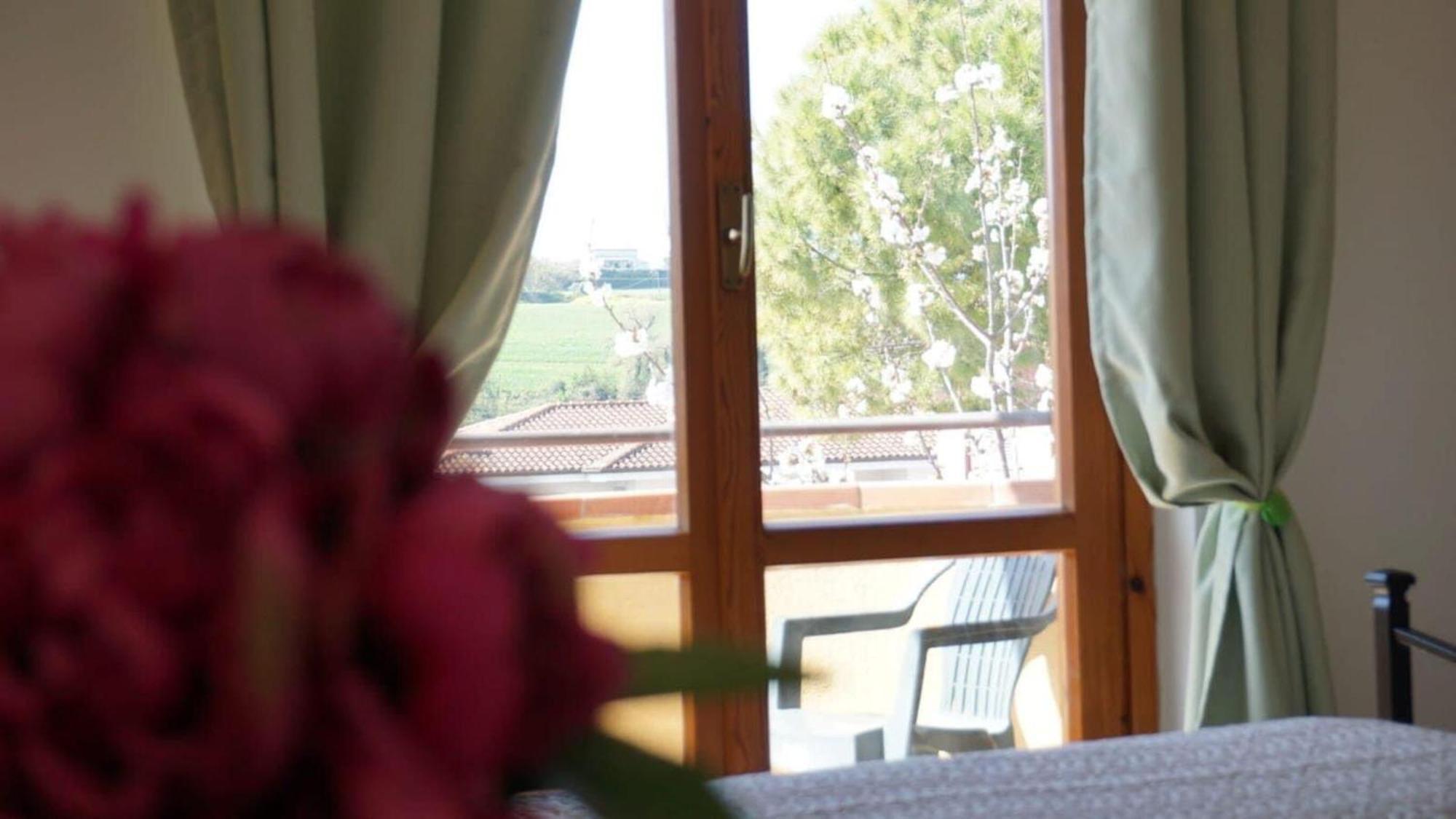 Italian Experience-Numana Suite Parking & Beach Екстериор снимка