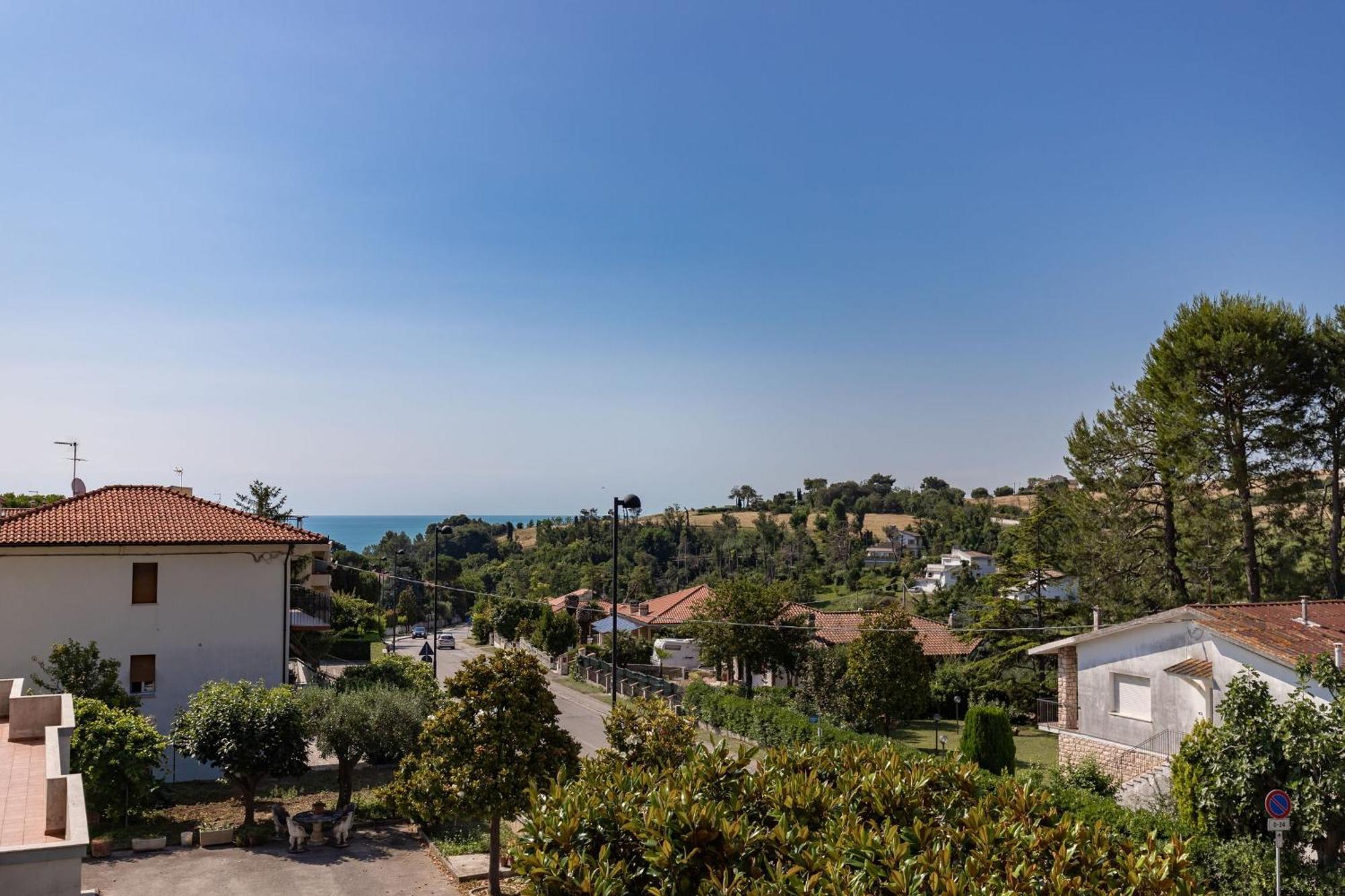 Italian Experience-Numana Suite Parking & Beach Екстериор снимка