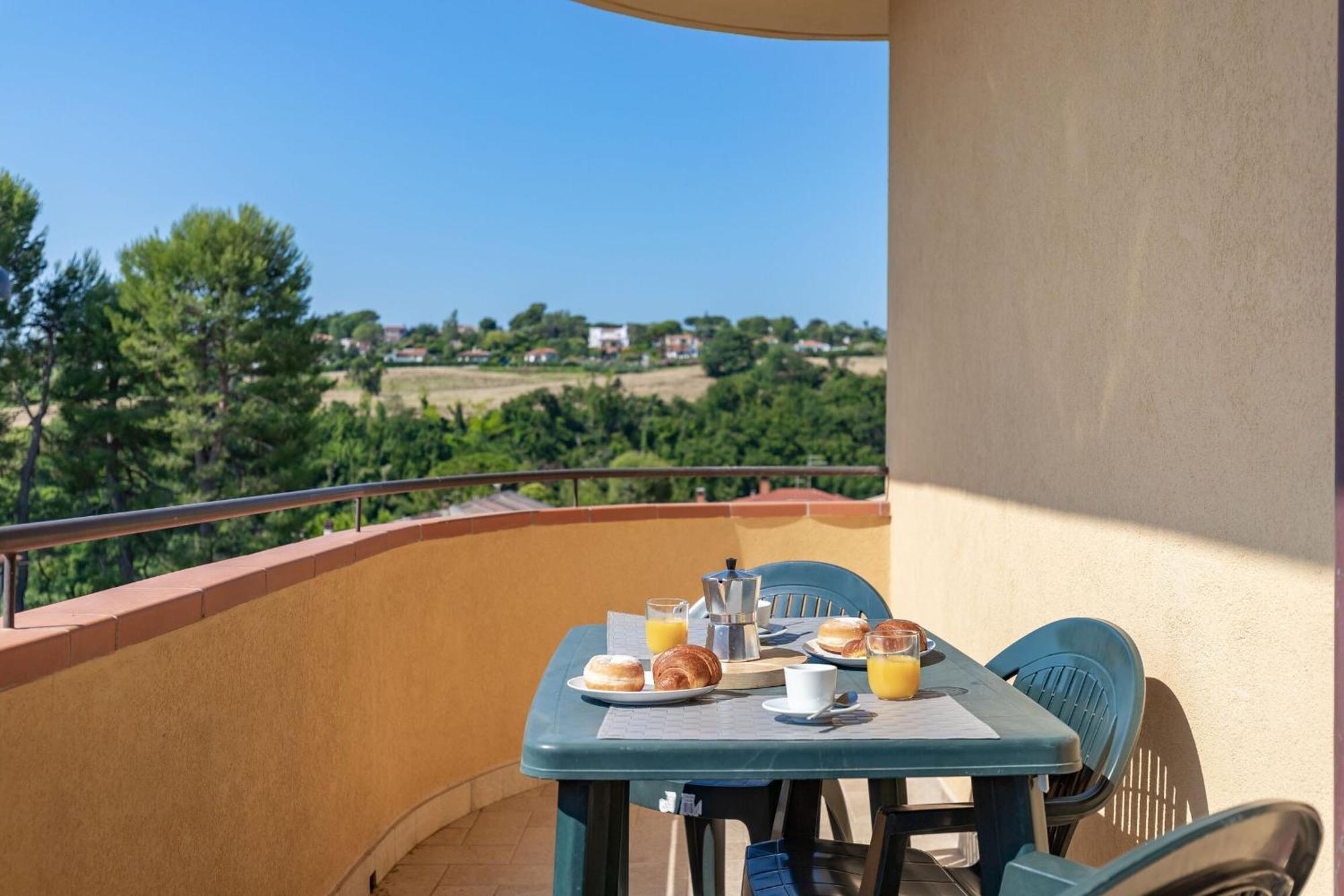 Italian Experience-Numana Suite Parking & Beach Екстериор снимка